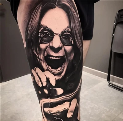 Verstehst du ihren Gesichtsausdruck für dieses Tattoo?