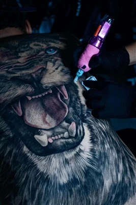 Schwarz -Weiß -Tattoos: ein zeitloser Trend